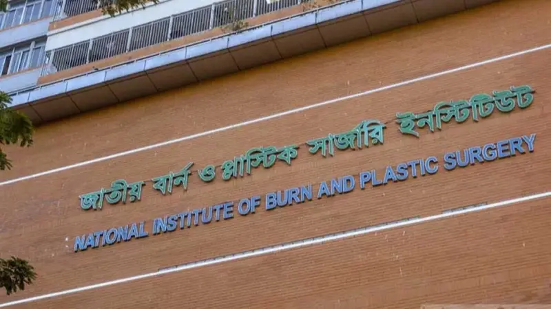 বিমান দুর্ঘটনায় ৬ জনের অবস্থা সংকটাপন্ন, কেবিনে স্থানান্তর ১৩ জন 