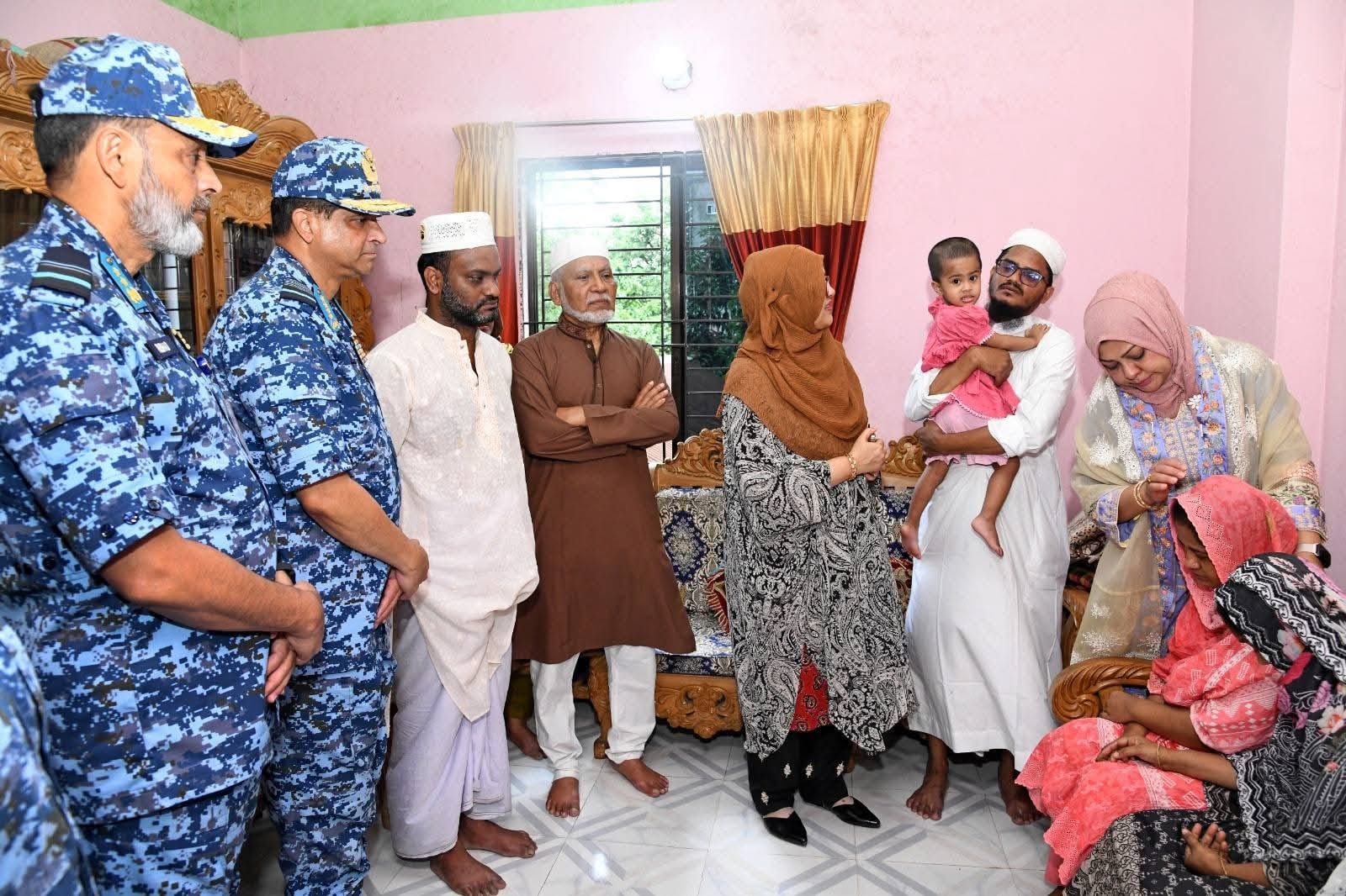 মাইলস্টোনের শিক্ষার্থীদের শোকসন্তপ্ত পরিবারের সঙ্গে বিমান বাহিনী প্রধানের সাক্ষাৎ
