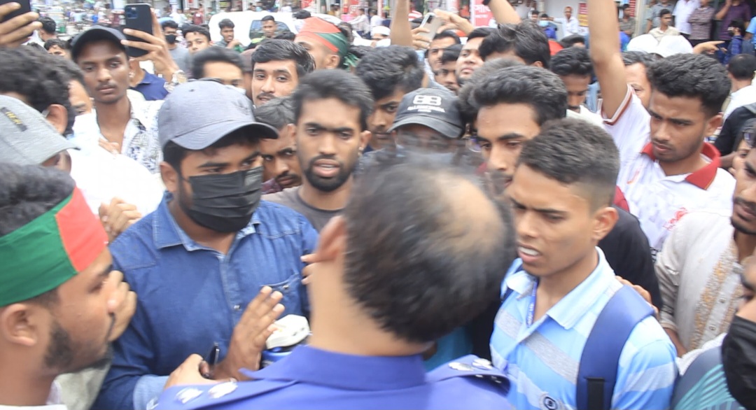 নোয়াখালীতে শিথিল ছিল কারফিউ, অব্যাহত ছিল ছাত্র জনতার প্রতিবাদ