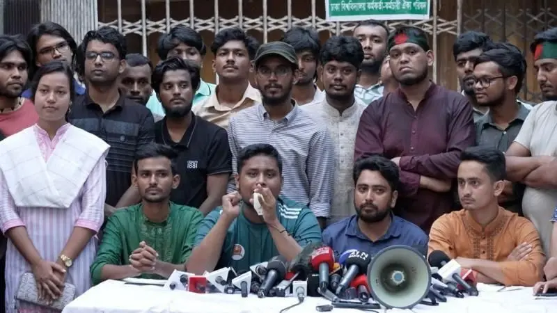 ২৭ জুলাই : আরও দুই সমন্বয়ককে নিরাপত্তা হেফাজতে নেয় ডিবি, ৩ দাবিতে শিক্ষার্থীদের ২৪ ঘণ্টার আল্টিমেটাম 