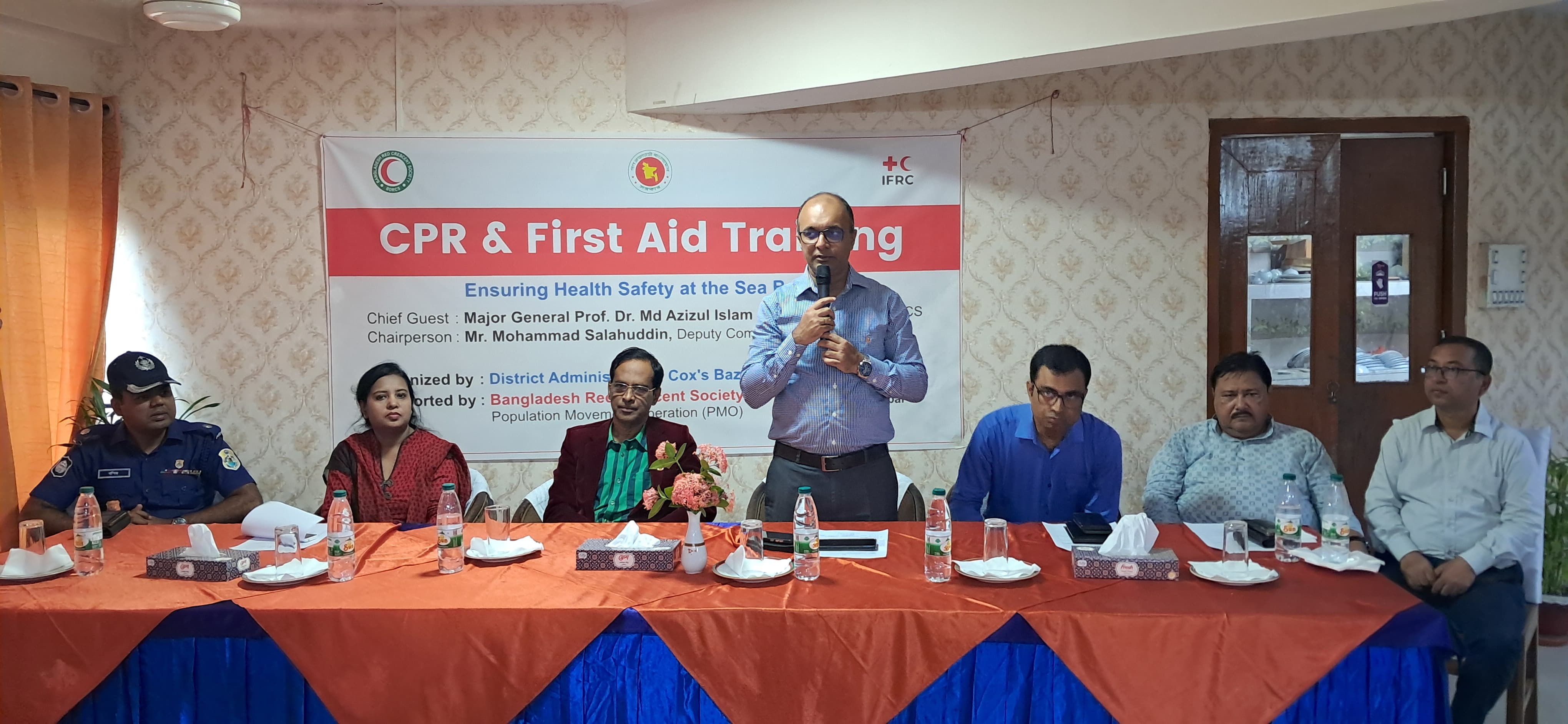 কক্সবাজার সৈকতে পর্যটকদের স্বাস্থ্যঝুঁকি নিরসনে প্রশিক্ষণ 