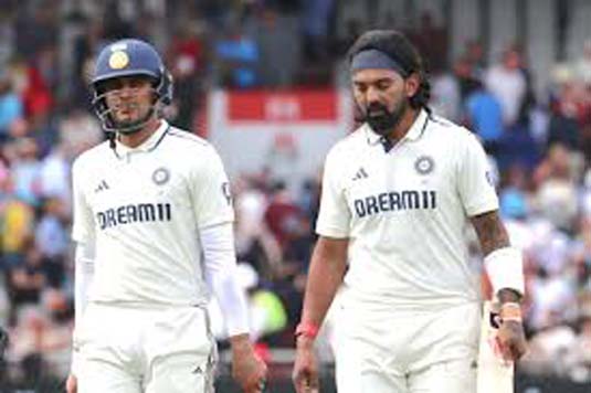 রাহুল-গিলের ব্যাটিংয়ে ম্যাচ বাঁচাতে লড়ছে ভারত