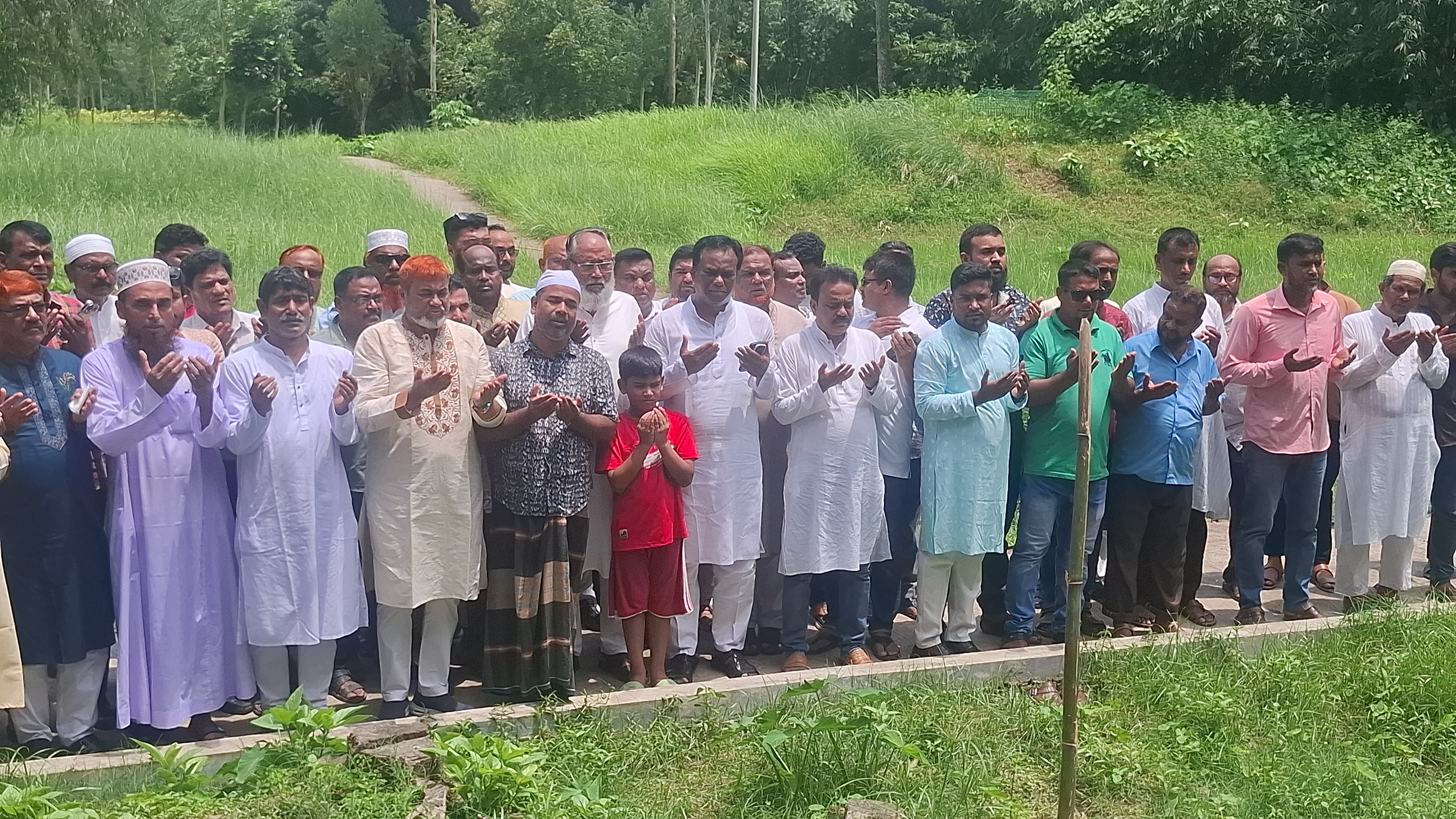 বিমান দুর্ঘটনায় নিহত দুই শিক্ষার্থীর বাড়িতে বিএনপি নেতা পিন্টুর সমবেদনা 