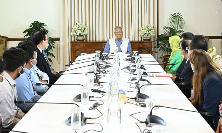 বিমান দুর্ঘটনায় আহতদের চিকিৎসা দেওয়ায় বিদেশি মেডিকেল টিমগুলোর প্রতি কৃতজ্ঞতা প্রধান উপদেষ্টার