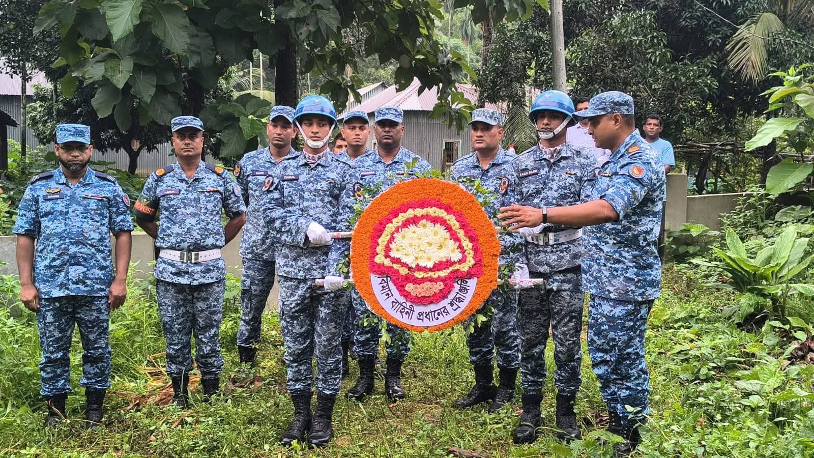 মাইলস্টোনে নিহত টাঙ্গাইলের হুমায়রার কবরে বিমান বাহিনীর শ্রদ্ধা