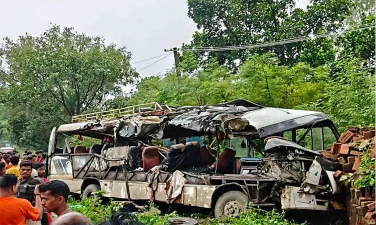 ভারতে সড়ক দুর্ঘটনায় ১৮ তীর্থযাত্রী নিহত