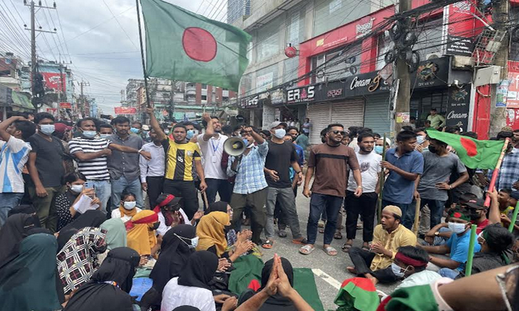 কক্সবাজারে নতুন করে আন্দোলনের ঢেউ ছড়িয়ে পড়ে