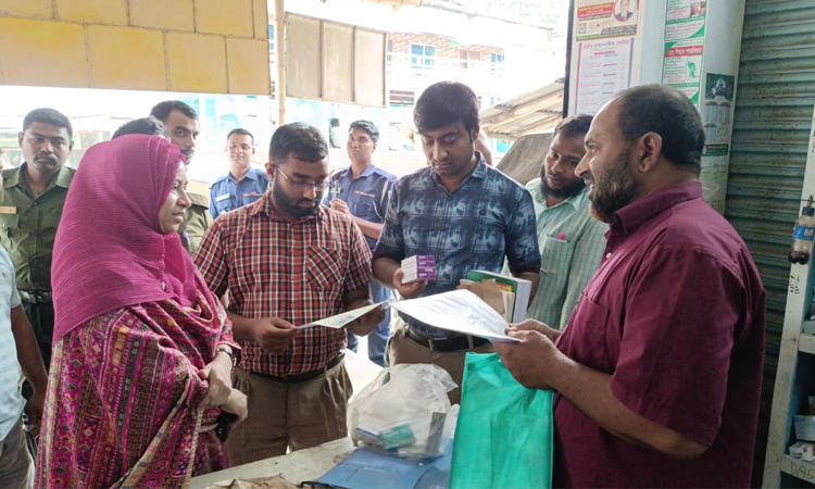 ঝিনাইদহে দুই ফার্মেসিকে জরিমানা