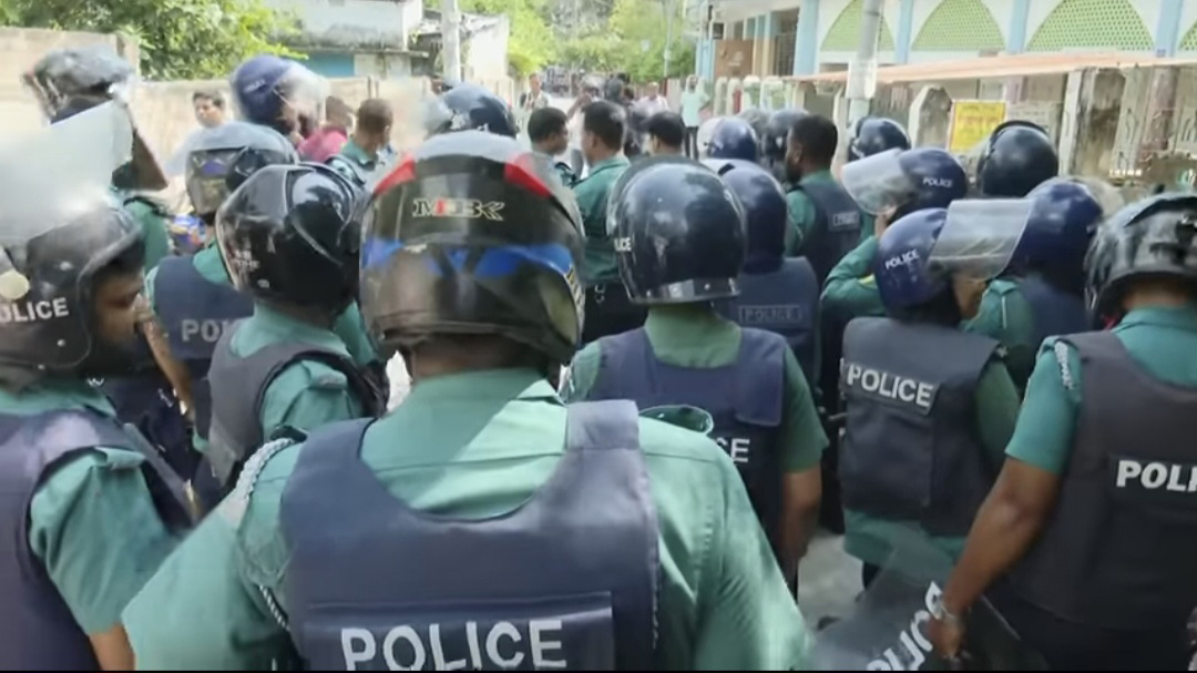 রাজশাহীতে নিরাপত্তার চাদরে ঢাকা ছিল আদালত চত্বর, আটক ৩৪