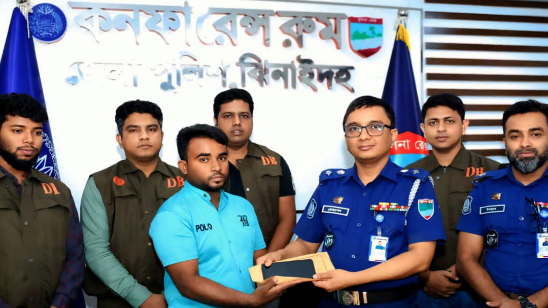 ঝিনাইদহে চোরাই মোবাইল ও টাকা উদ্ধার
