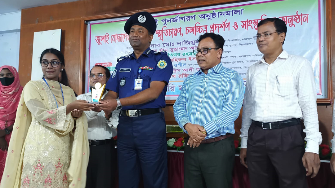 পিরোজপুরে `জুলাই পুনর্জাগরণ' অনুষ্ঠানে জুলাই যোদ্ধাদের সংবর্ধনা