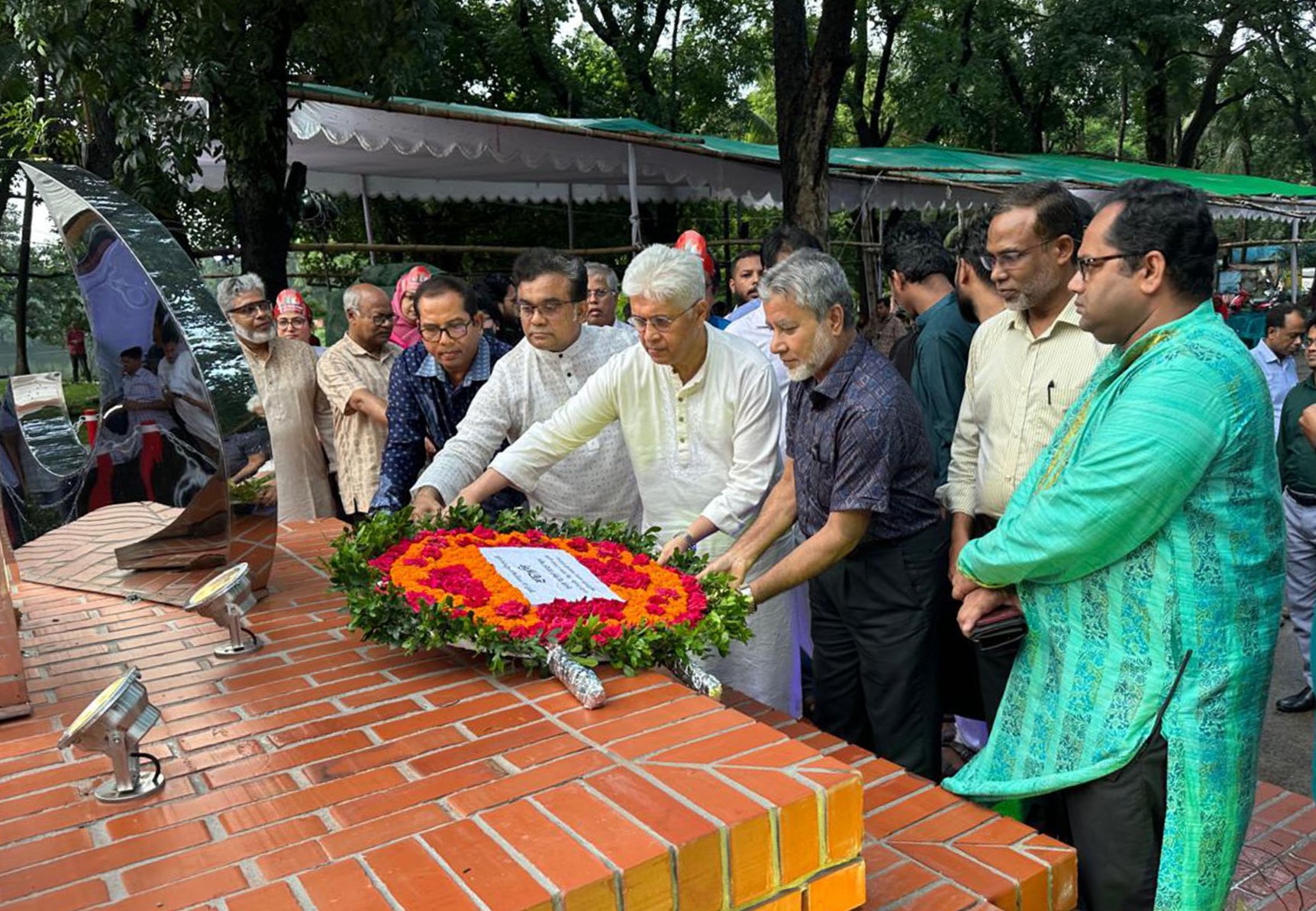 অন্তর্বর্তী সরকার জুলাই হত্যাকান্ডের বিচারে কোন দুর্বলতা দেখাবে না : গৃহায়ন ও গণপূর্ত উপদেষ্টা
