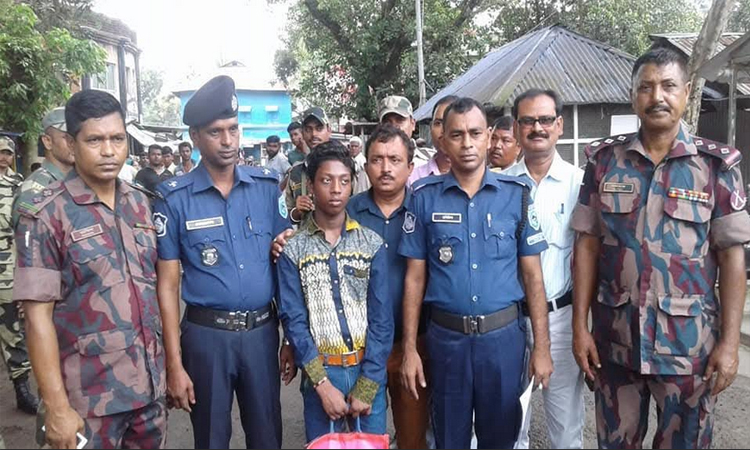 ভারতের শিশু হোমে আটক থাকা দুই কিশোর দেশে ফিরেছে