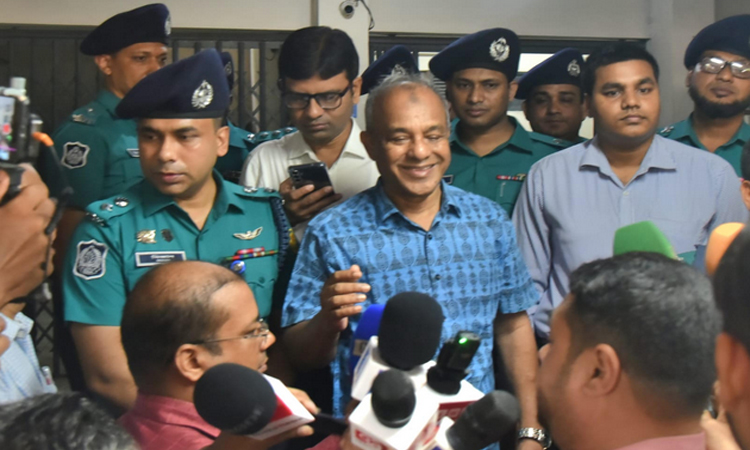 আওয়ামী লীগ অপকর্ম করতে চাইলে কোনভাবেই ছাড় দেয়া হবে না : স্বরাষ্ট্র উপদেষ্টা