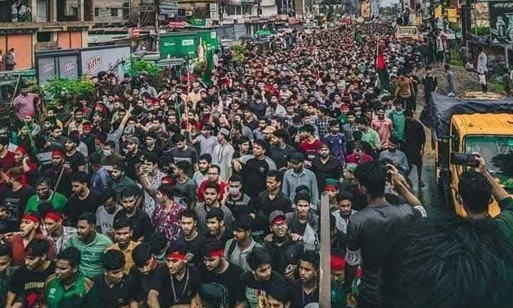 নোয়াখালীতে ছাত্র-জনতা-রাজনৈতিক নেতৃবৃন্দের অংশগ্রহণে স্মরণকালের দীর্ঘ বিক্ষোভ মিছিল 