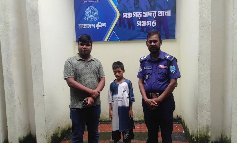 পথ ভুলে পঞ্চগড়ে আসা শিশুটি শ্রীমঙ্গলে বাবা-মায়ের কাছে ফিরে যেতে চায়
