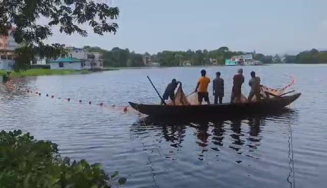 কাপ্তাই হ্রদে মৎস্য আহরণ শুরু