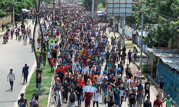 সরকার পতনের দাবিতে রাজশাহীতে বিক্ষোভে ফেটে পড়েছিলেন আন্দোলনকারীরা