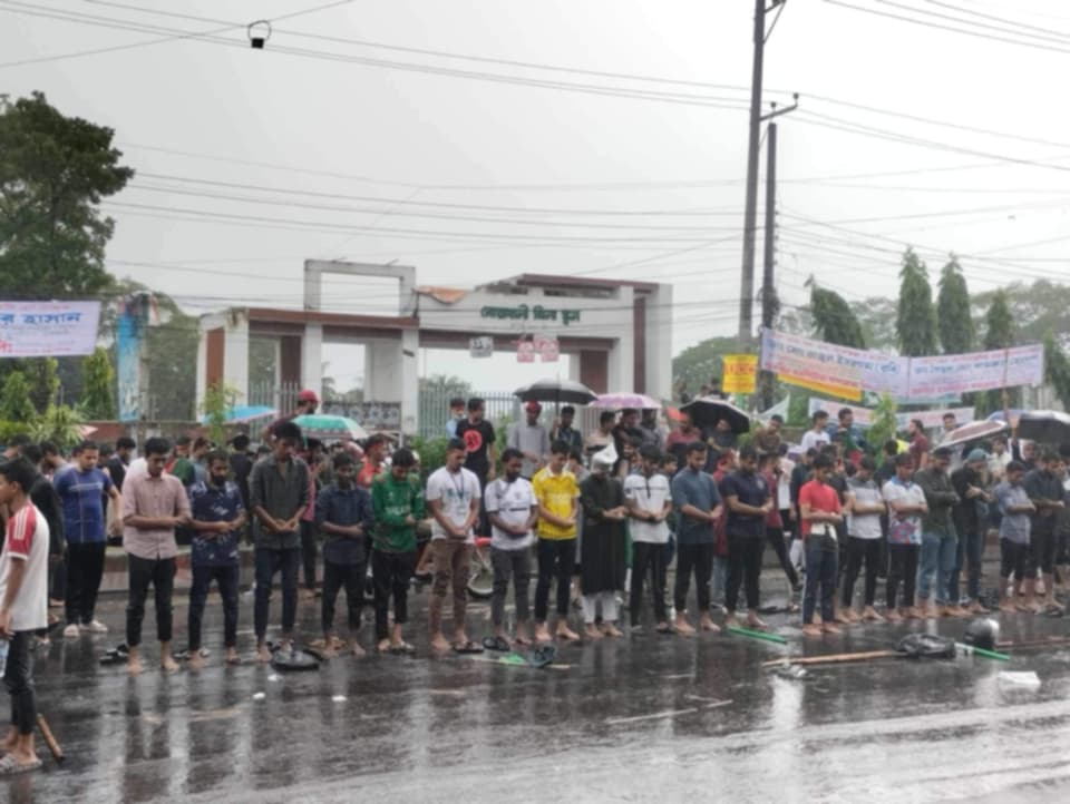 নোয়াখালীতে বৃষ্টির মতো গুলি ঝরেছিল আন্দোলনকারীদের উপর  