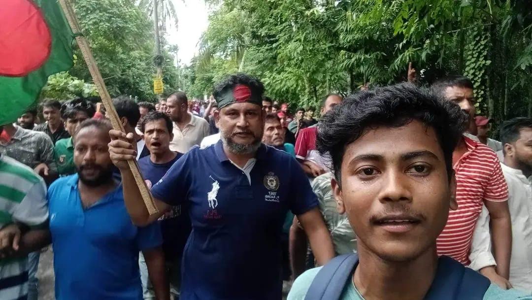 পিরোজপুরের রাজপথ ছিল ছাত্রজনতা ও রাজনৈতিক নেতাকর্মীদের দখলে 