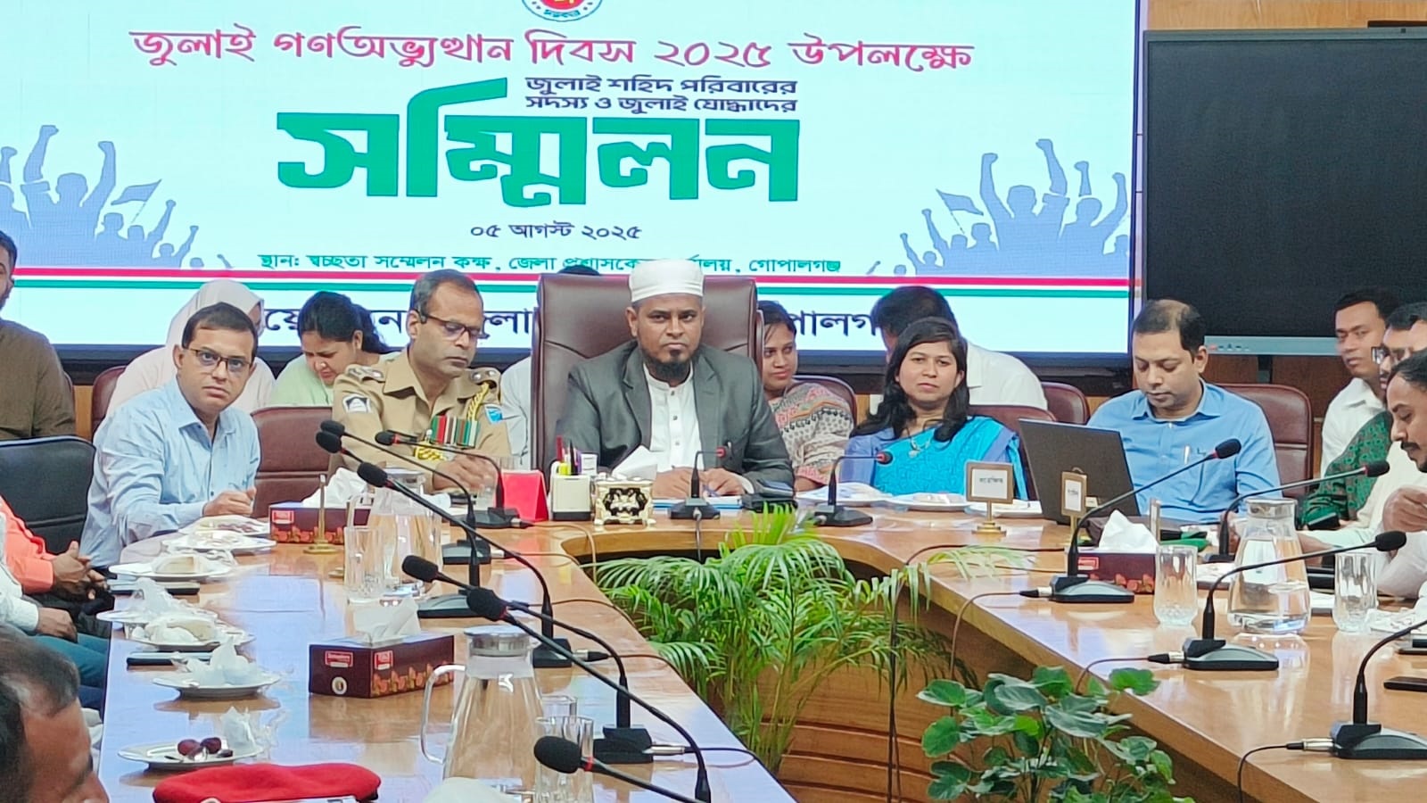 গোপালগঞ্জে জুলাই গণঅভ্যুত্থান দিবস উপলক্ষে ৭ শহীদের সমাধিতে শ্রদ্ধা