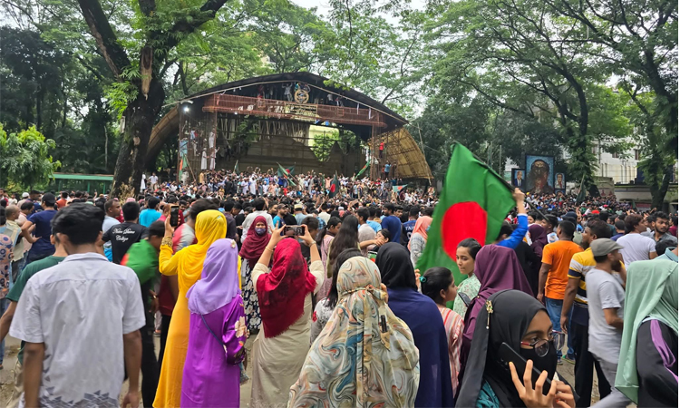 টাঙ্গাইলে ছাত্র জনতা আনন্দ মিছিলে পুলিশের গুলিতে শহীদ হয় মারুফ