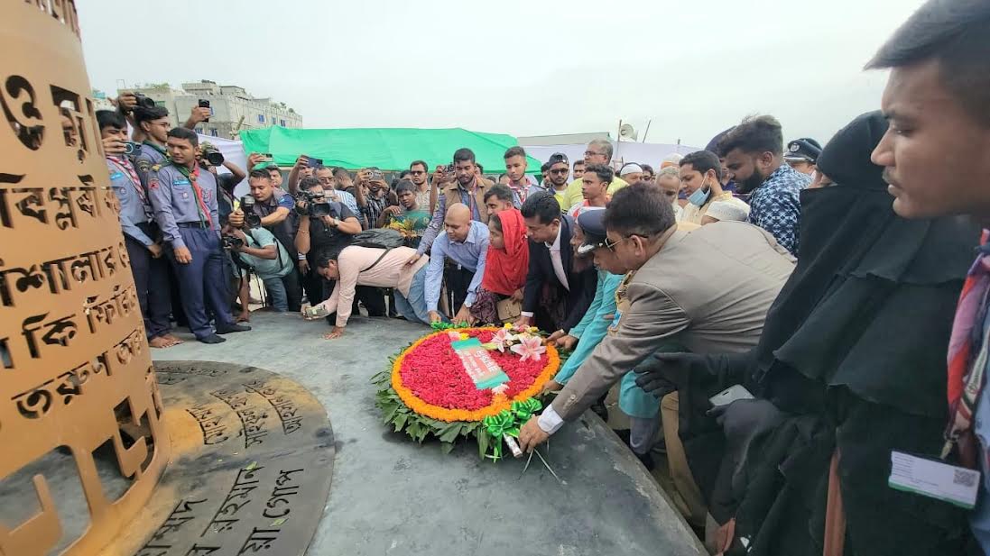 দেশের প্রথম জুলাই শহীদ স্মৃতিস্তম্ভে শ্রদ্ধা