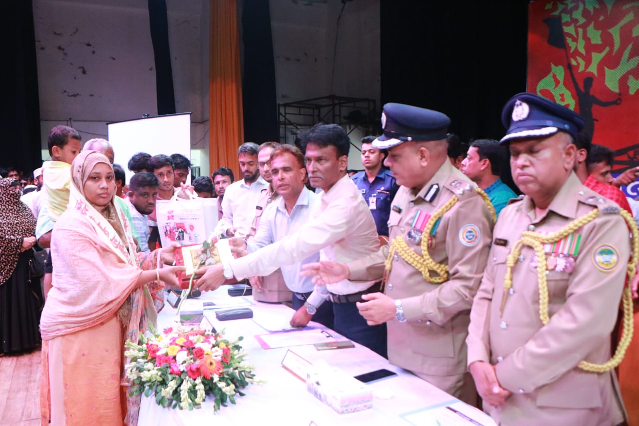 বরিশালে শহীদ পরিবারের সদস্য ও জুলাই যোদ্ধাদের সংবর্ধনা ও চলচ্চিত্র প্রদর্শনী 