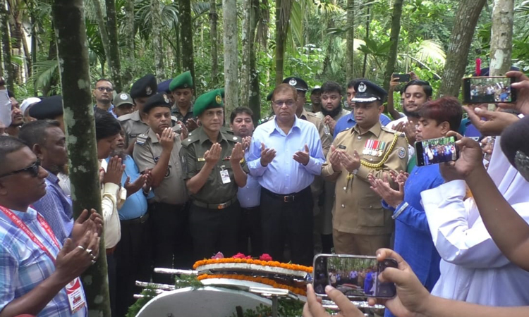 ভোলার গেজেটভুক্ত ৪৭ জন শহীদের কবরে শ্রদ্ধা নিবেদন ও আলোচনা সভা