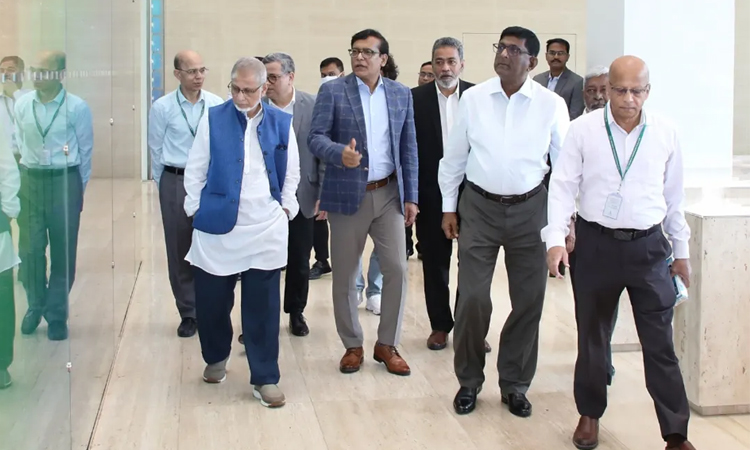 বেক্সিমকো ফার্মা পরিদর্শন প্রধান উপদেষ্টার বিশেষ সহকারী আবদুল হাফিজ ও আনিসুজ্জামানের