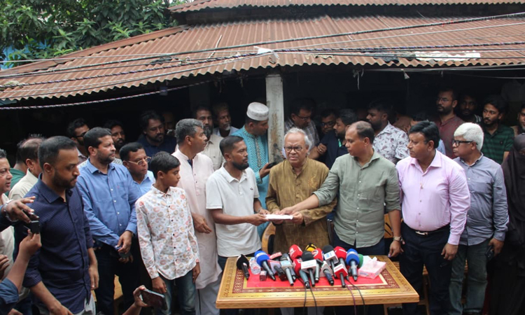 মাইলস্টোনে নিহত মাসুমা বেগমের ছেলের পড়ালেখার দায়িত্ব নিলেন তারেক রহমান