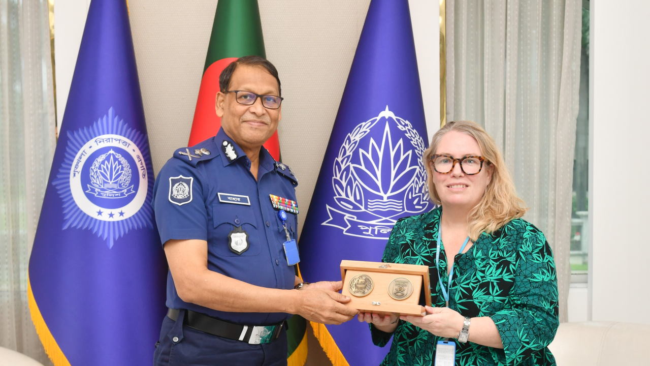 আইজিপির সঙ্গে জাতিসংঘের বাংলাদেশ বিষয়ক নিরাপত্তা উপদেষ্টার সাক্ষাৎ