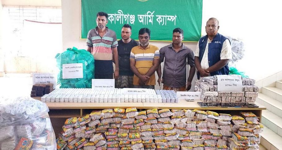 সাতক্ষীরা সীমান্তে বিজিবির অভিযানে চোরাচালান পণ্য জব্দ