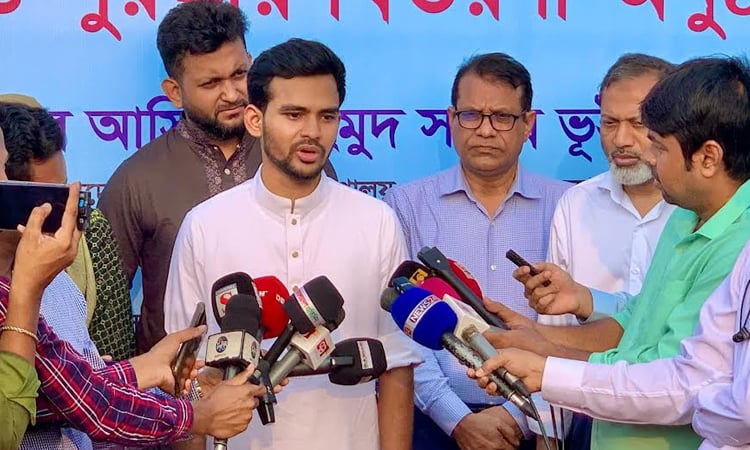 রাজশাহী বিভাগীয় ক্রিকেট স্টেডিয়াম পরিদর্শন করলেন  যুব ও ক্রীড়া উপদেষ্টা