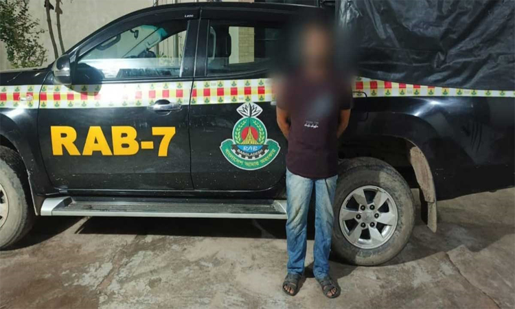 চট্টগ্রামে হত্যা মামলার এজহারভুক্ত পলাতক আসামি গ্রেপ্তার
