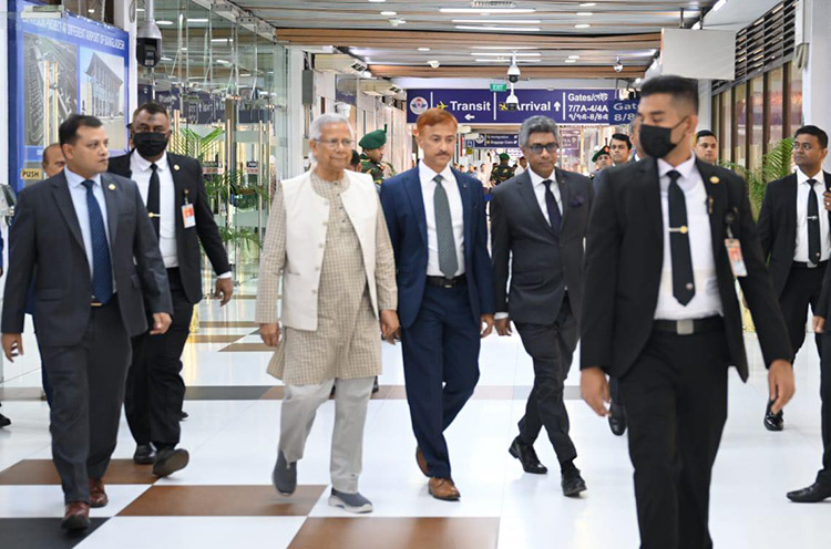 মালয়েশিয়ার উদ্দেশে ঢাকা ছেড়েছেন প্রধান উপদেষ্টা