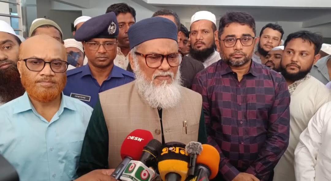 ব্রাহ্মণবাড়িয়া জেলা মডেল মসজিদ ও ইসলামিক সাংস্কৃতিক কেন্দ্র পরিদর্শন করলেন ধর্ম উপদেষ্টা 