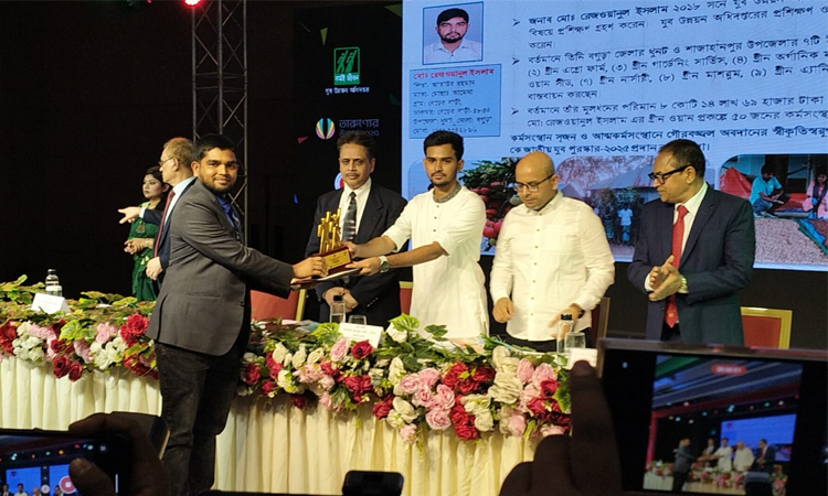 উপহাস উপেক্ষা করে সফল বগুড়ার রেজওয়ানুল