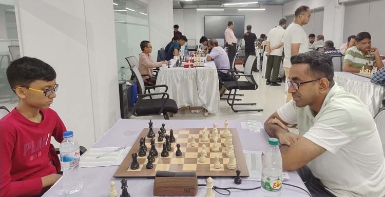 আমন্ত্রণমূলক আন্তর্জাতিক রেটিং দাবায় চ্যাম্পিয়ন ফিদে মাস্টার সাজিদ