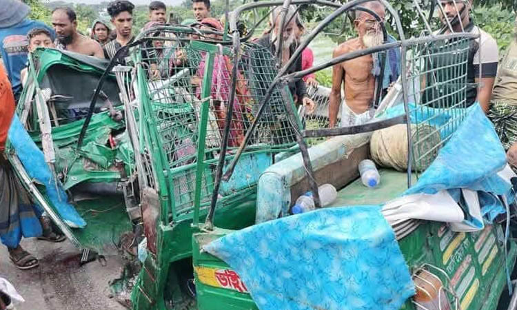 আড়াইহাজারে ট্রাক-সিএনজির সংঘর্ষে ৪ জন নিহত 