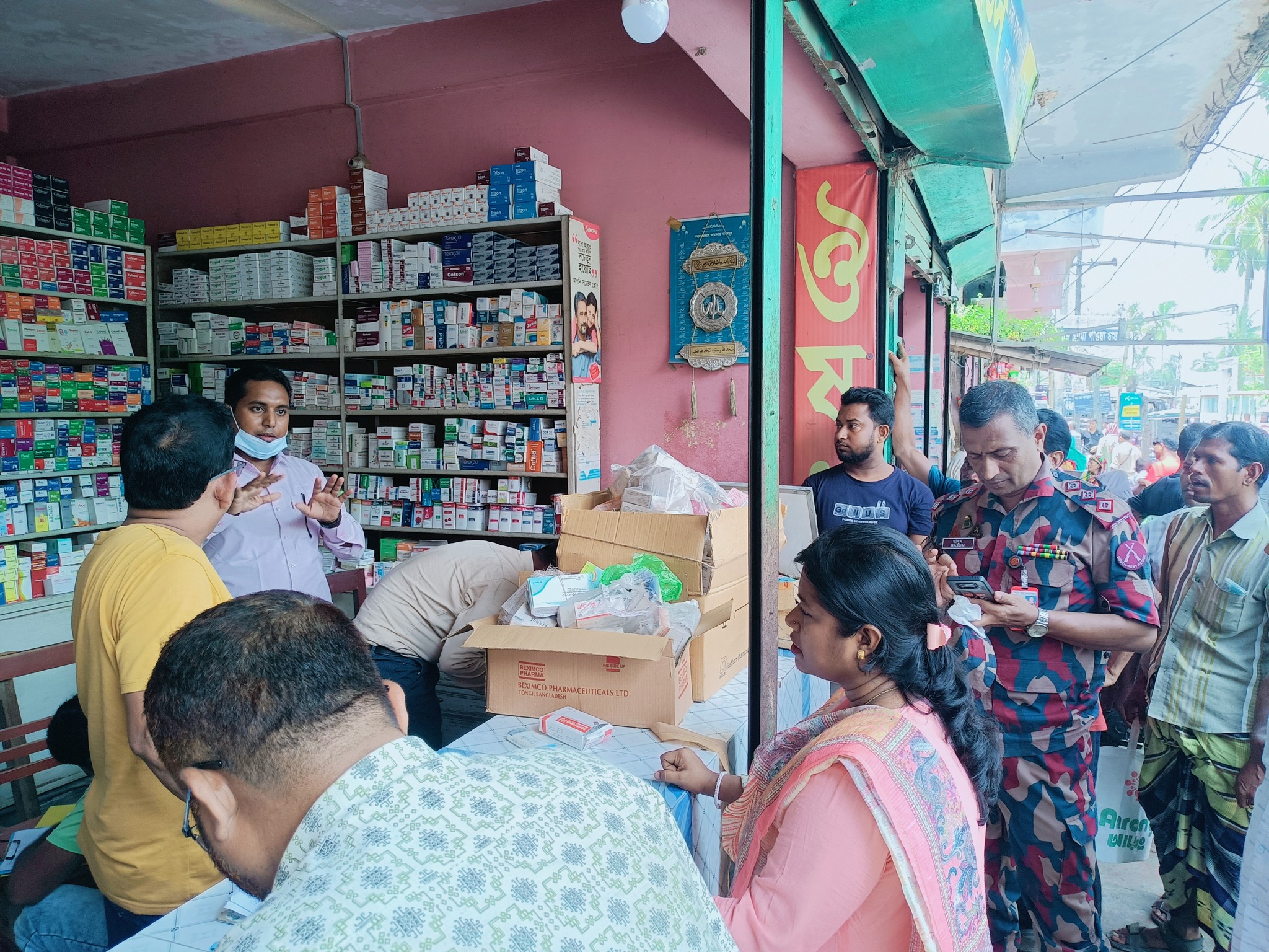 সাতক্ষীরার তালায় ৭ ফার্মেসি মালিককে জরিমানা