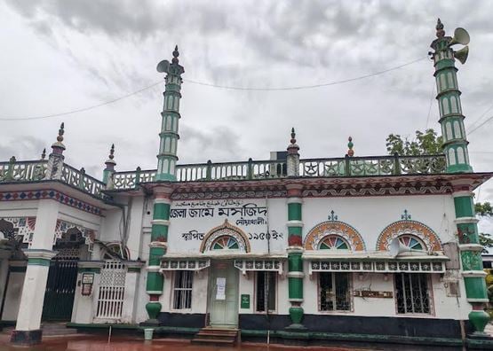 ২০০ বছরের স্মৃতি বহন করছে নোয়াখালী জেলা জামে মসজিদ