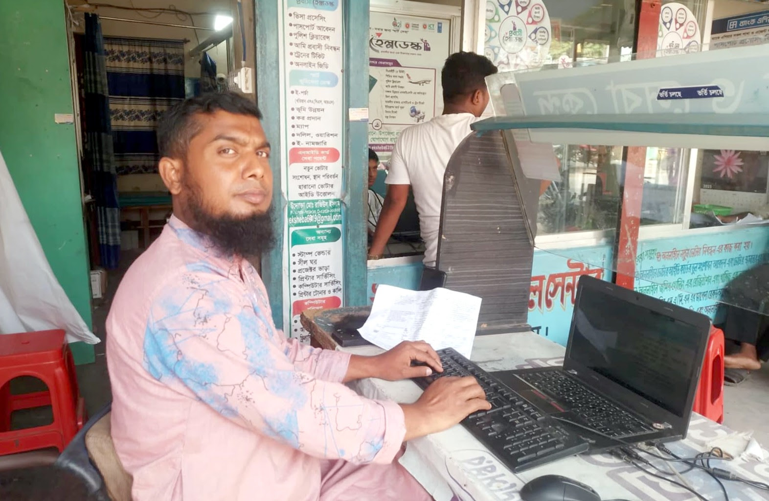 প্রতিবন্ধিত্ব জয় করে সফল দিনাজপুরের রাজিউল