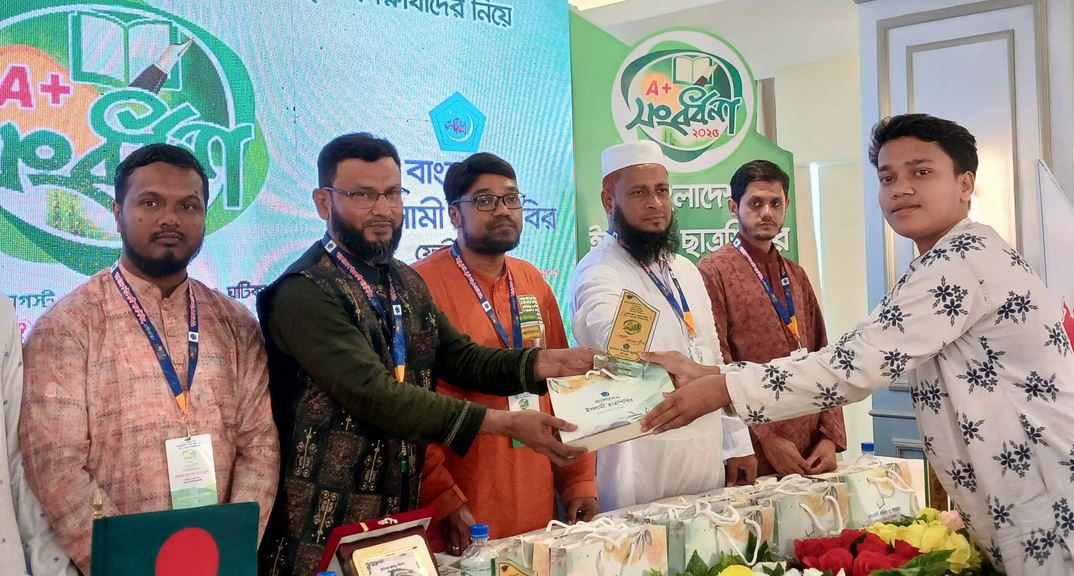 ফেনীতে কৃতী শিক্ষার্থীদের সংবর্ধনা