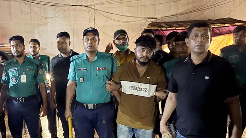 চট্টগ্রামে পুলিশের ওপর হামলা করা সেই যুবলীগ নেতা অস্ত্রসহ গ্রেফতার