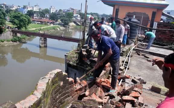 করতোয়া দখলমুক্ত করতে অবৈধ স্থাপনা উচ্ছেদ