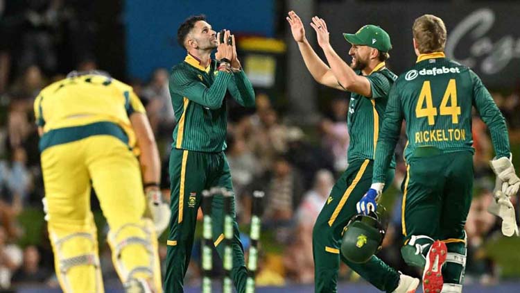 মহারাজের ক্যারিয়ার সেরা বোলিংয়ে জয় দিয়ে শুরু দক্ষিণ আফ্রিকার