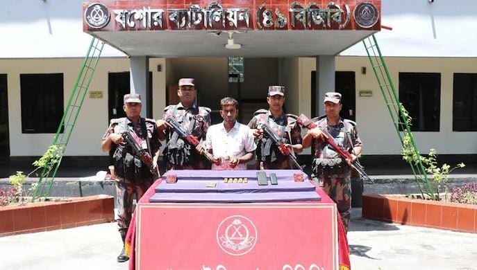 যশোরে স্বর্ণের বার জব্দ, আটক ১