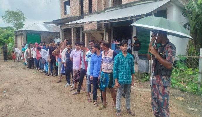 মেহেরপুরের গাংনী সীমান্তে নারী-শিশুসহ ৩৯ জনকে হস্তান্তর করেছে বিএসএফ