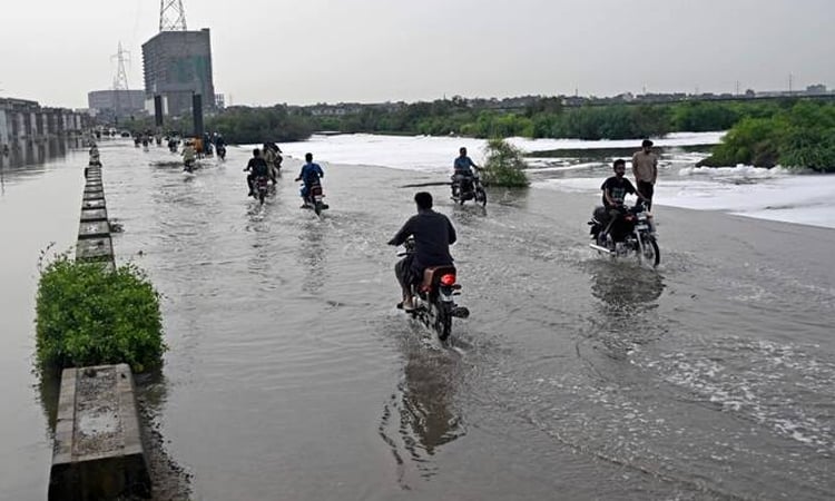 পাকিস্তানে মৌসুমি বৃষ্টিপাতে ২০ জনেরও বেশি মানুষের মৃত্যু 